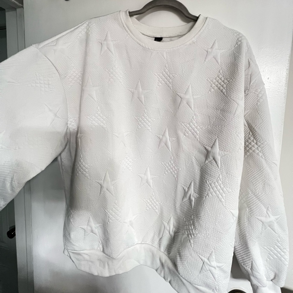 Super cute weatshirt with stars